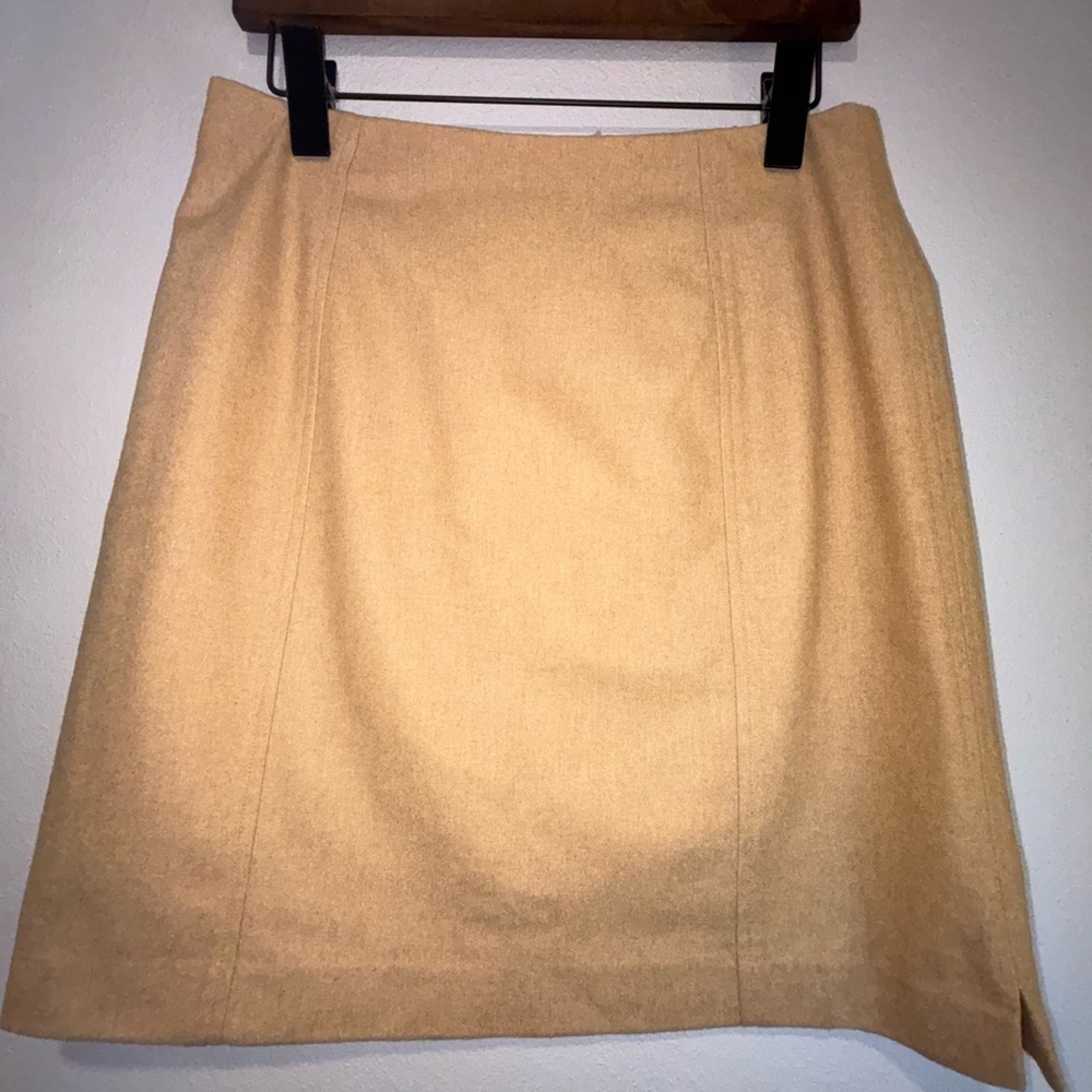 Banana Republic Tan Skirt wool blend size 4 preppy timeless design A line skirt